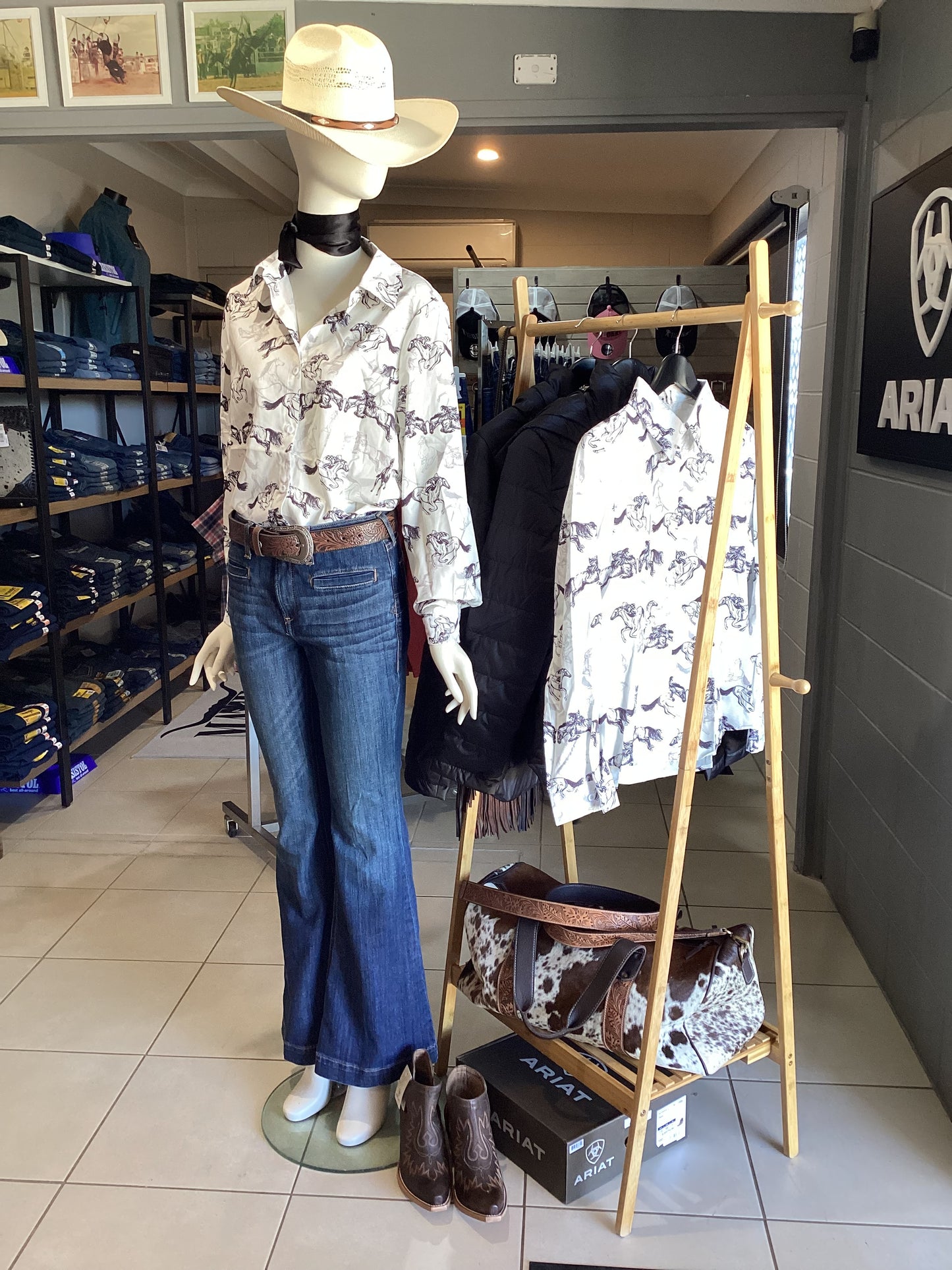 Western Race Show Horse Black / White Long Sleeve Blouse