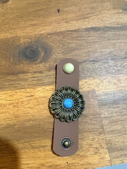 Western Style Leather Scarf Clips