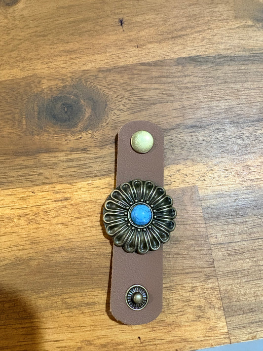 Western Style Leather Scarf Clips