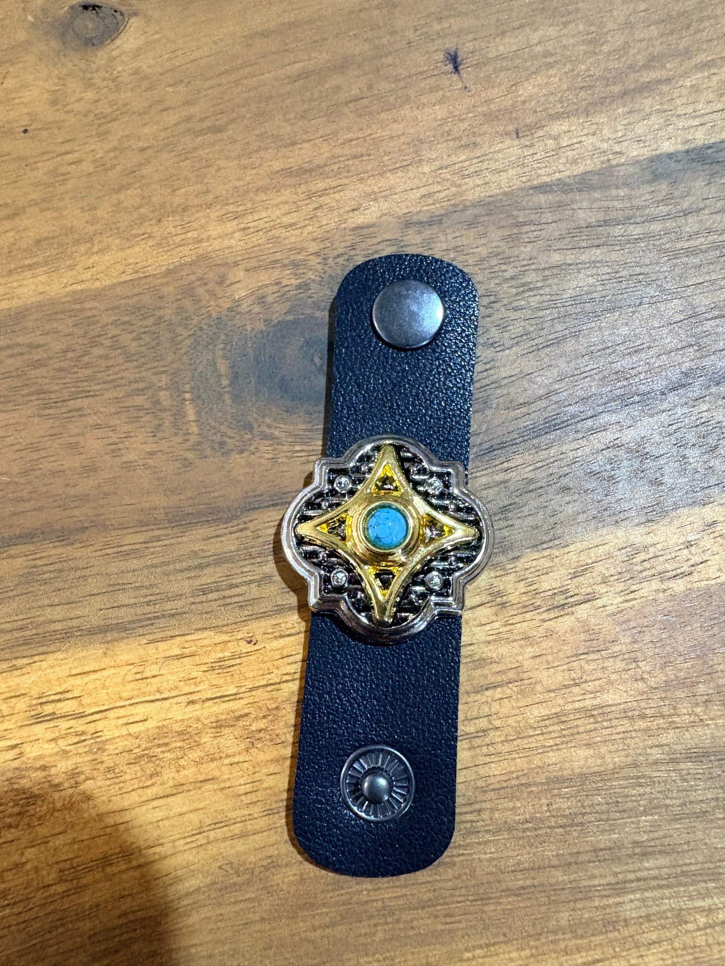 Western Style Leather Scarf Clips